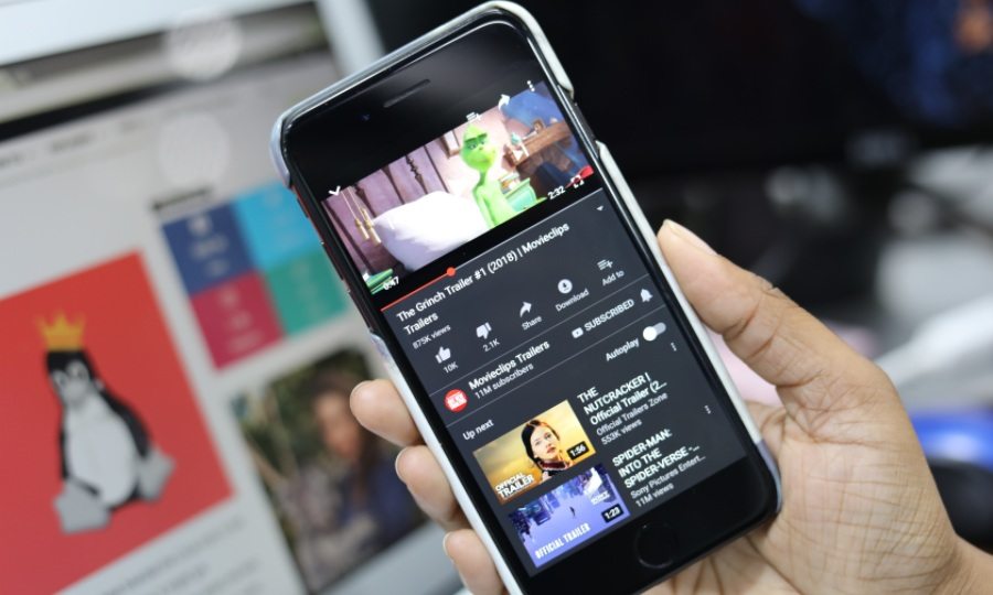 Platform dengan fitur dark mode
