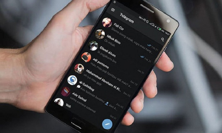 Platform dengan fitur dark mode