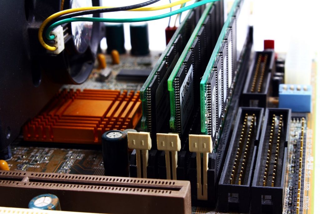 Pengertian Dan Fungsi Komponen Motherboard Komputer